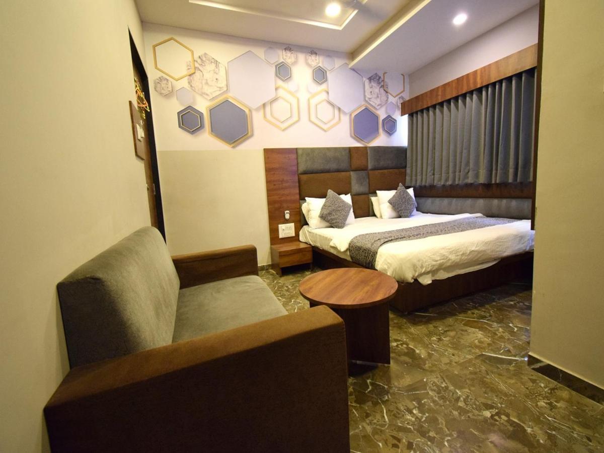 אחמדאבאד Hotel Lake Palace מראה חיצוני תמונה